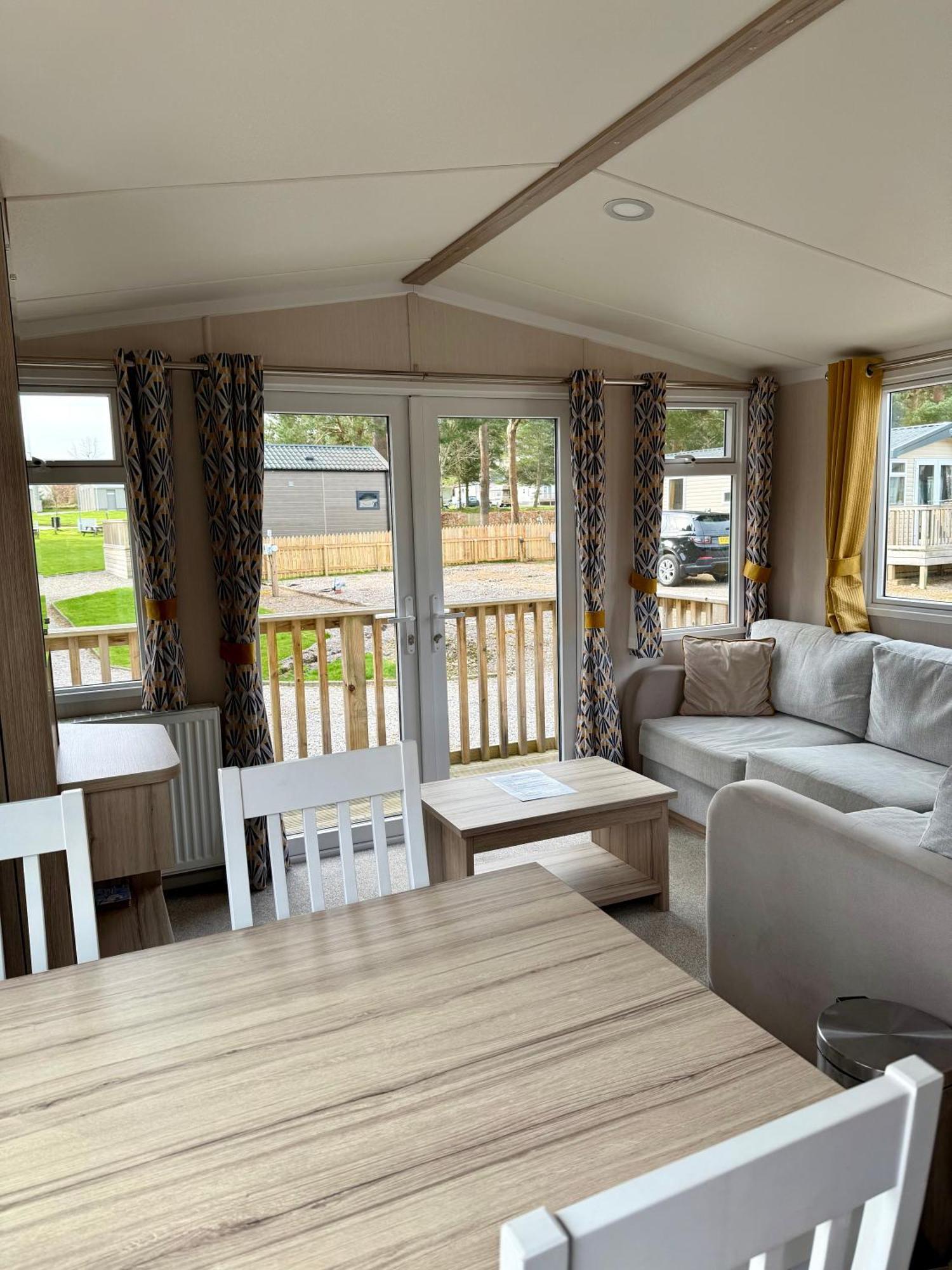 The Trout Van - Beautiful, Luxury Static Caravan อาเบอร์ลัวร์ ภายนอก รูปภาพ
